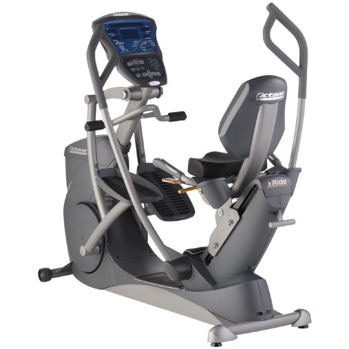 Эллиптический велотренажер Octane Fitness xR6000, под консолью предусмотрены неподвижные упоры для ног