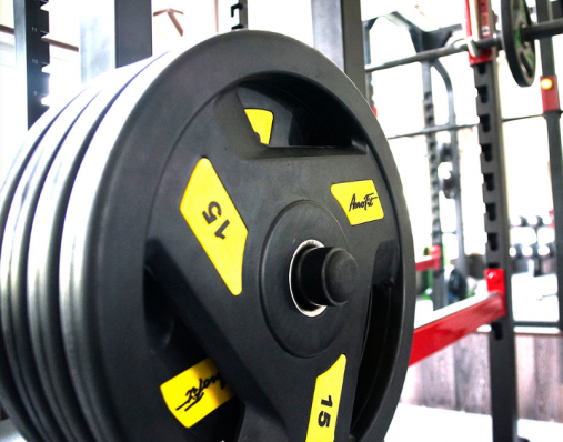 Набор 160 кг. черных олимпийских обрезиненных дисков AeroFit AFPLC 1.25-25KG с 3-мя хватами. Посадочное кольцо из нержавеющей стали